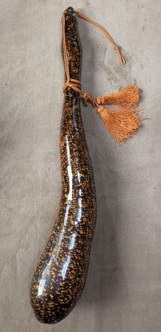 ひょうたん 黒と赤の模様の装飾品 約85cm