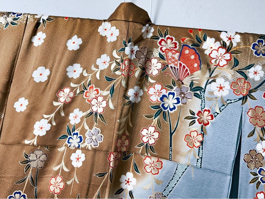 東京ますいわ屋 金彩入り 振袖 ゴールド 蝶 花