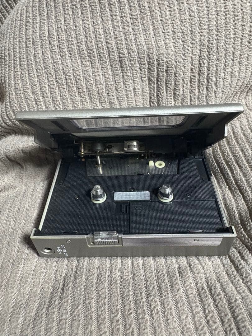 SONY WALKMAN WM-2 カセットウォークマン 銀 ケース付