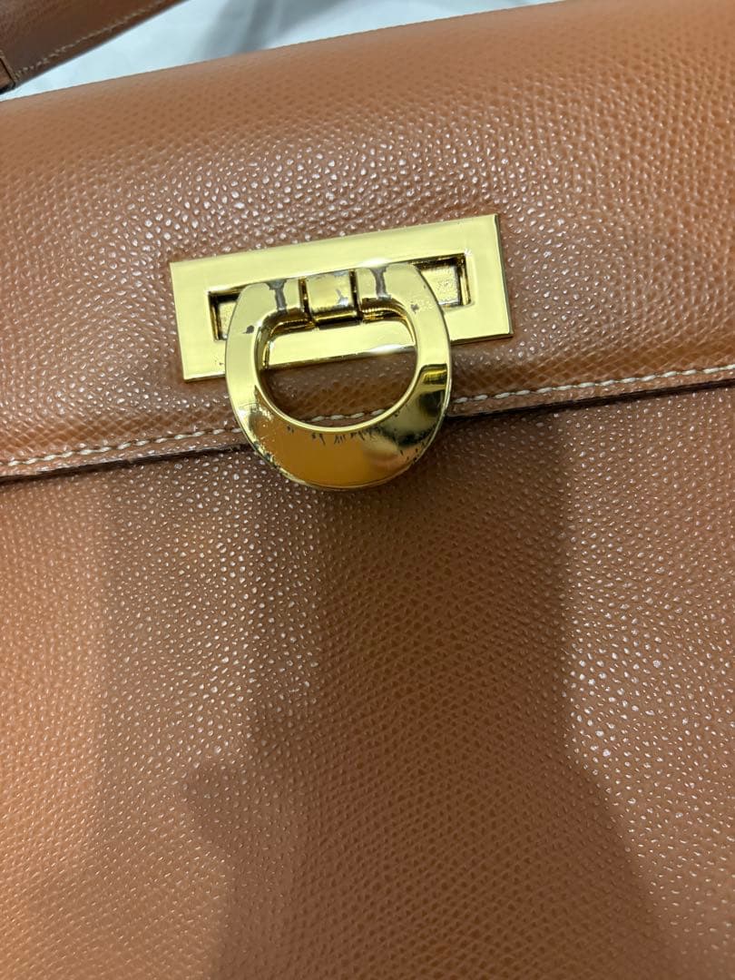 カルボッティブラウンレザー ショルダーバッグ