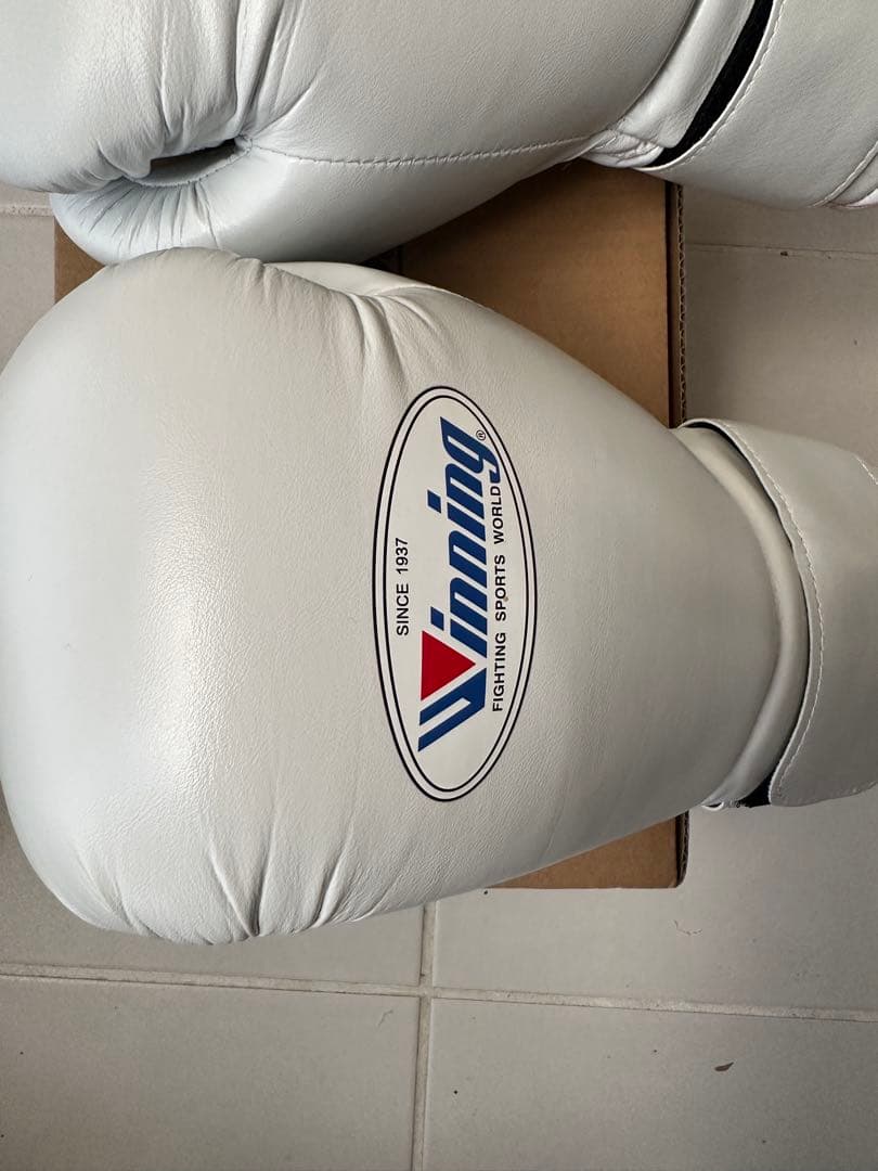 ぼ*ん様 ボクシンググローブ ホワイト 箱付き