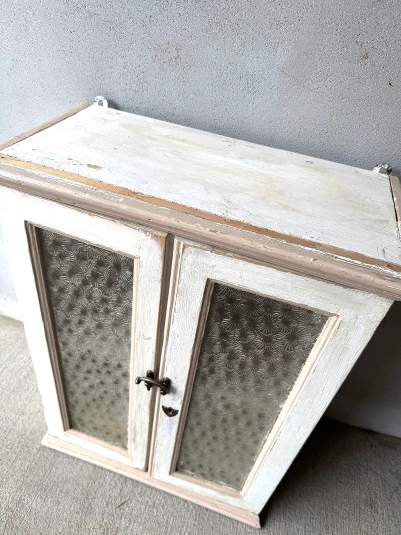 フランス　アンティーク　ガラスキャビネット　吊り棚　シャビー