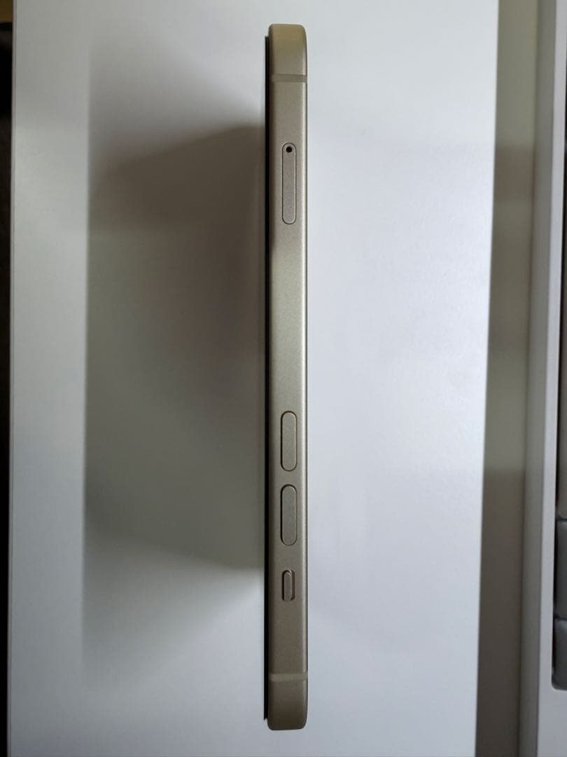 Apple iPhone 15 イエロー　本体　SIMフリー