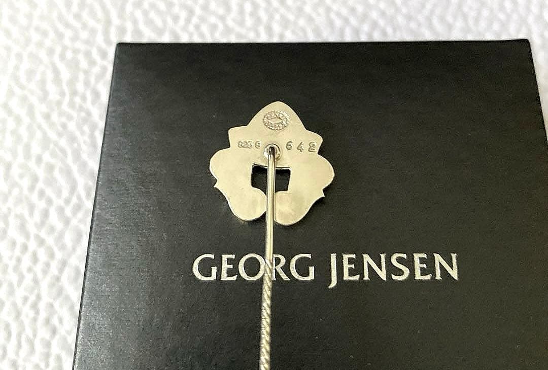 美品E  642 エコーン ピンブローチ どんぐり