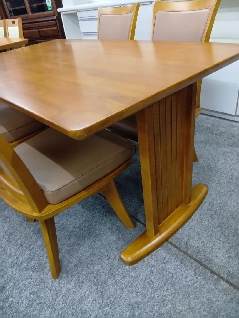 ダイニングテーブル 天板は天然木