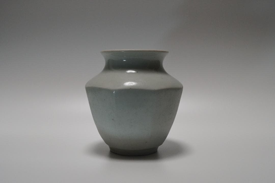 李朝 青白磁 ★ 面取り飾り壺 ★