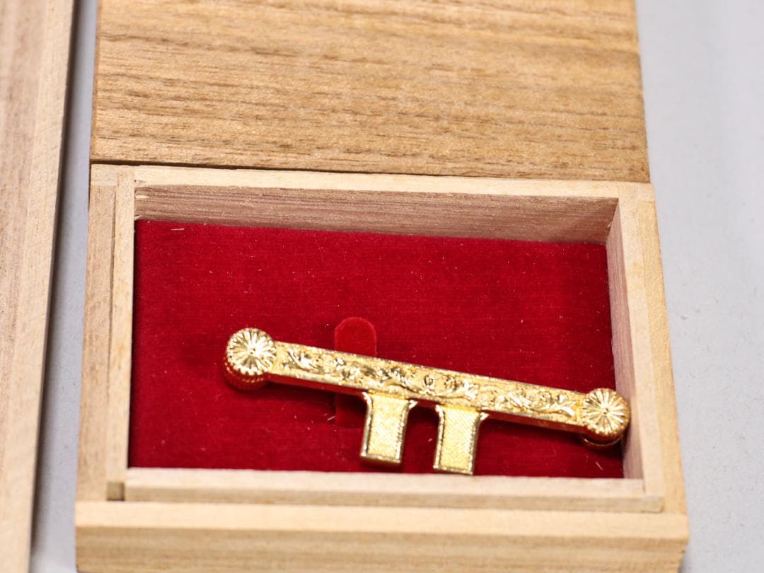 may　額装品　勲五等瑞宝章　勲章 内閣総理大臣 小泉純一郎　装飾品