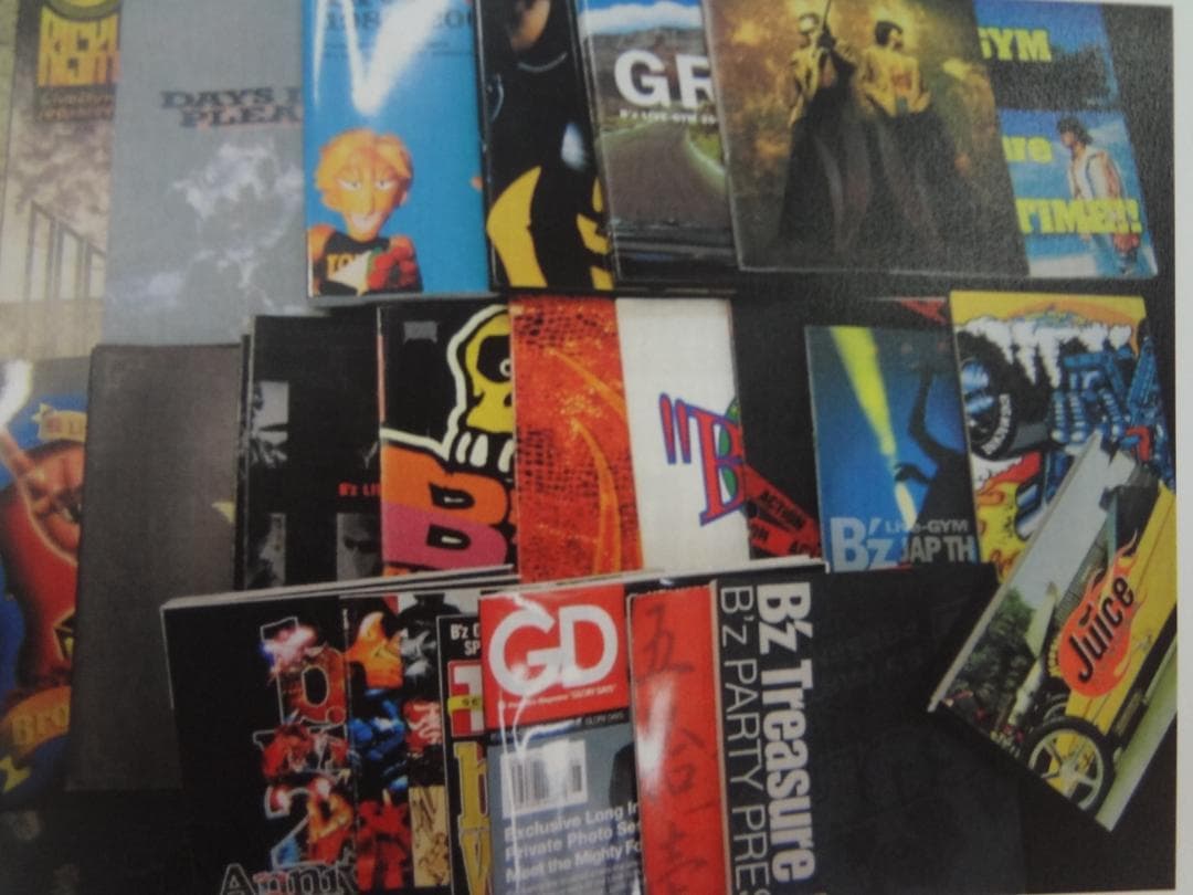 B'Z     LIVE-GYM ツアーパンフレット・エッセイ ほか30点セット