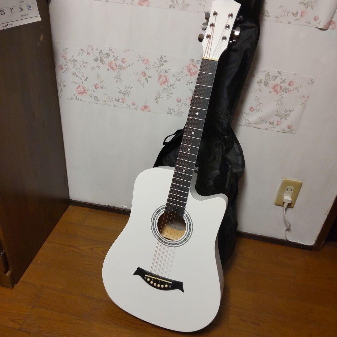 新品！ホワイトカッタウェイアコースティックギター、ソフトケース、付属品付