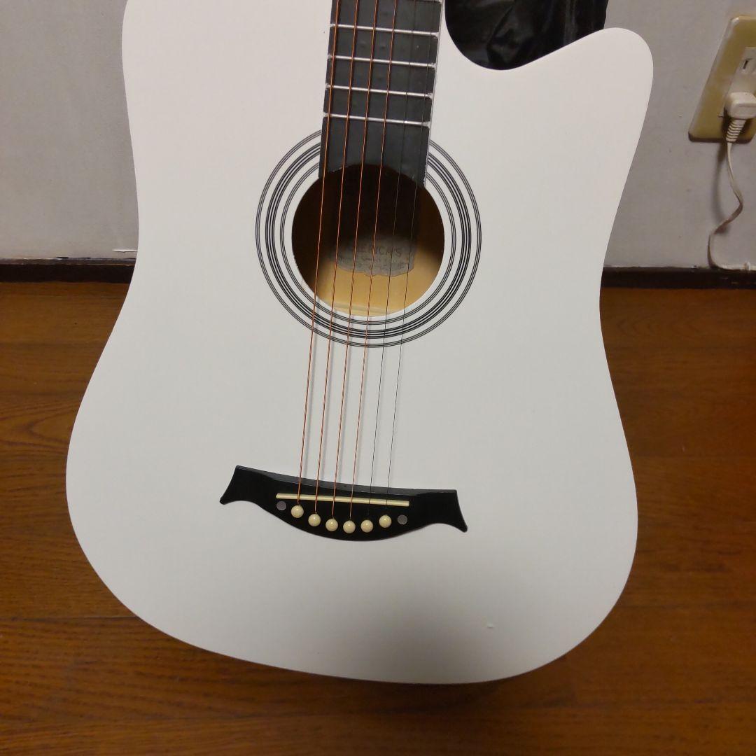 新品！ホワイトカッタウェイアコースティックギター、ソフトケース、付属品付
