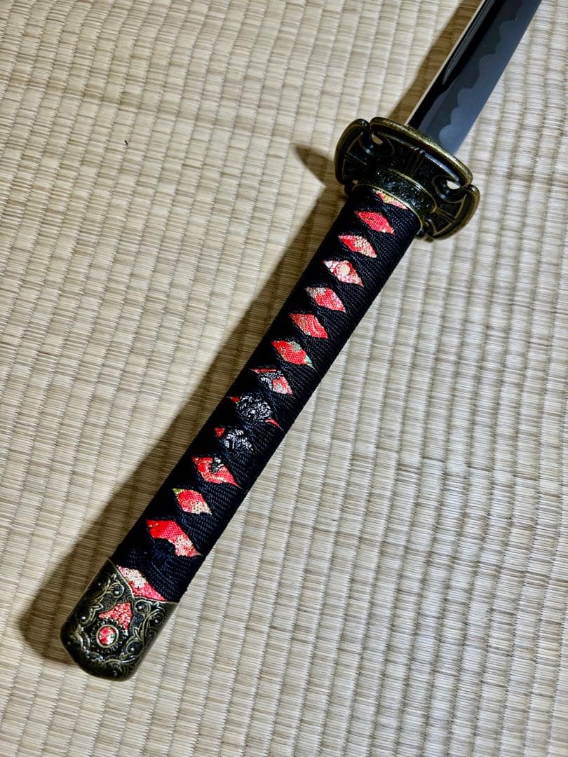 模造刀 太刀　※赤い鞘で刀身に樋のある刀！