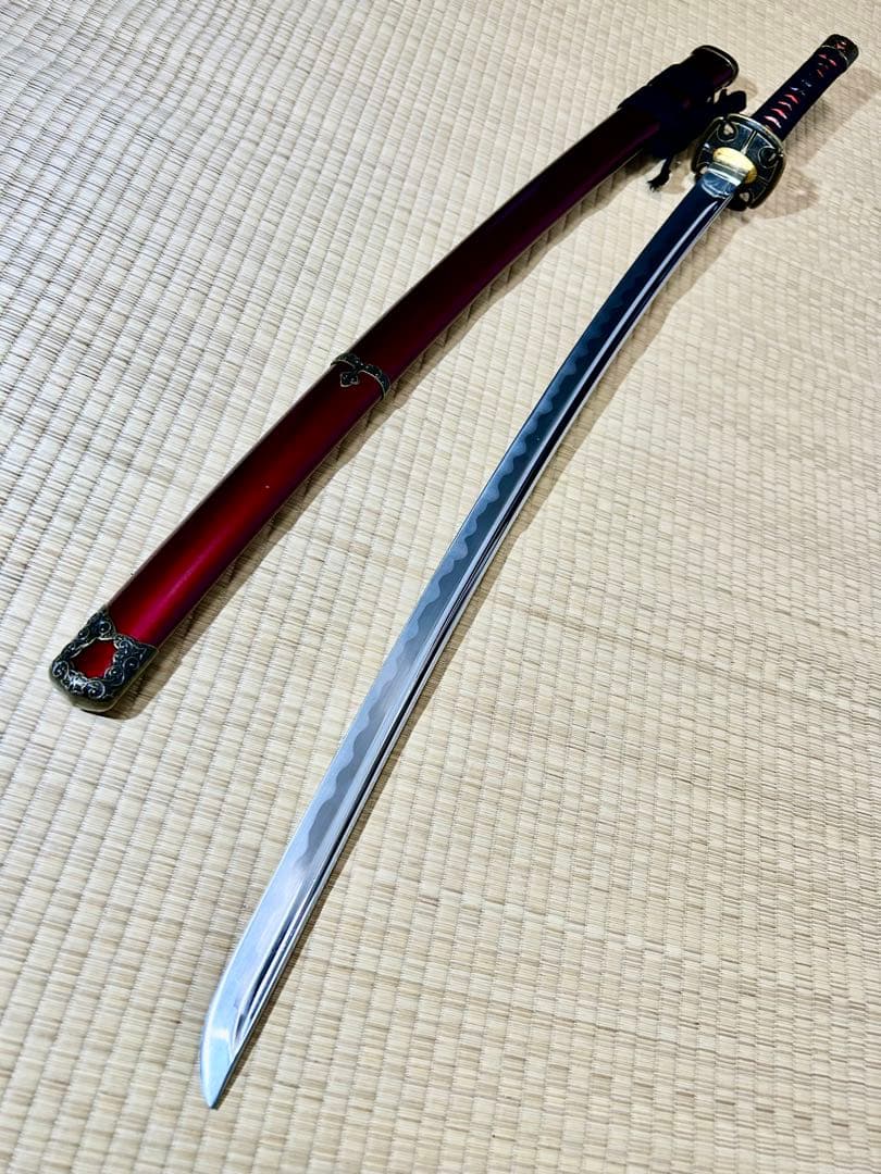 模造刀 太刀　※赤い鞘で刀身に樋のある刀！