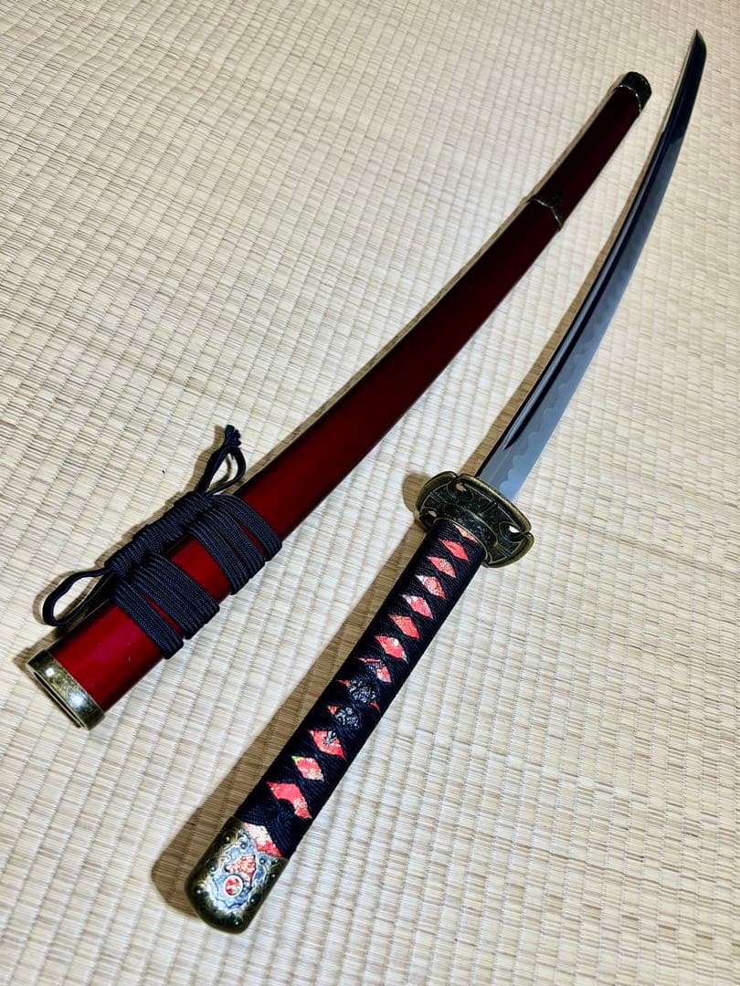 模造刀 太刀　※赤い鞘で刀身に樋のある刀！
