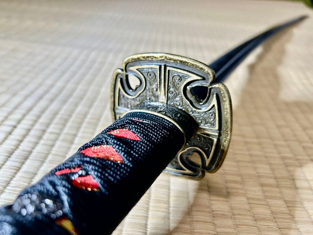 模造刀 太刀　※赤い鞘で刀身に樋のある刀！