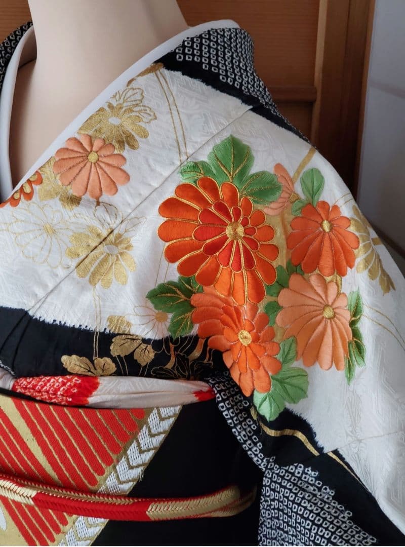 【レトロ調＊美品】振袖&襦袢セット　絞り　刺繍　黒　白　オレンジ　トールサイズ