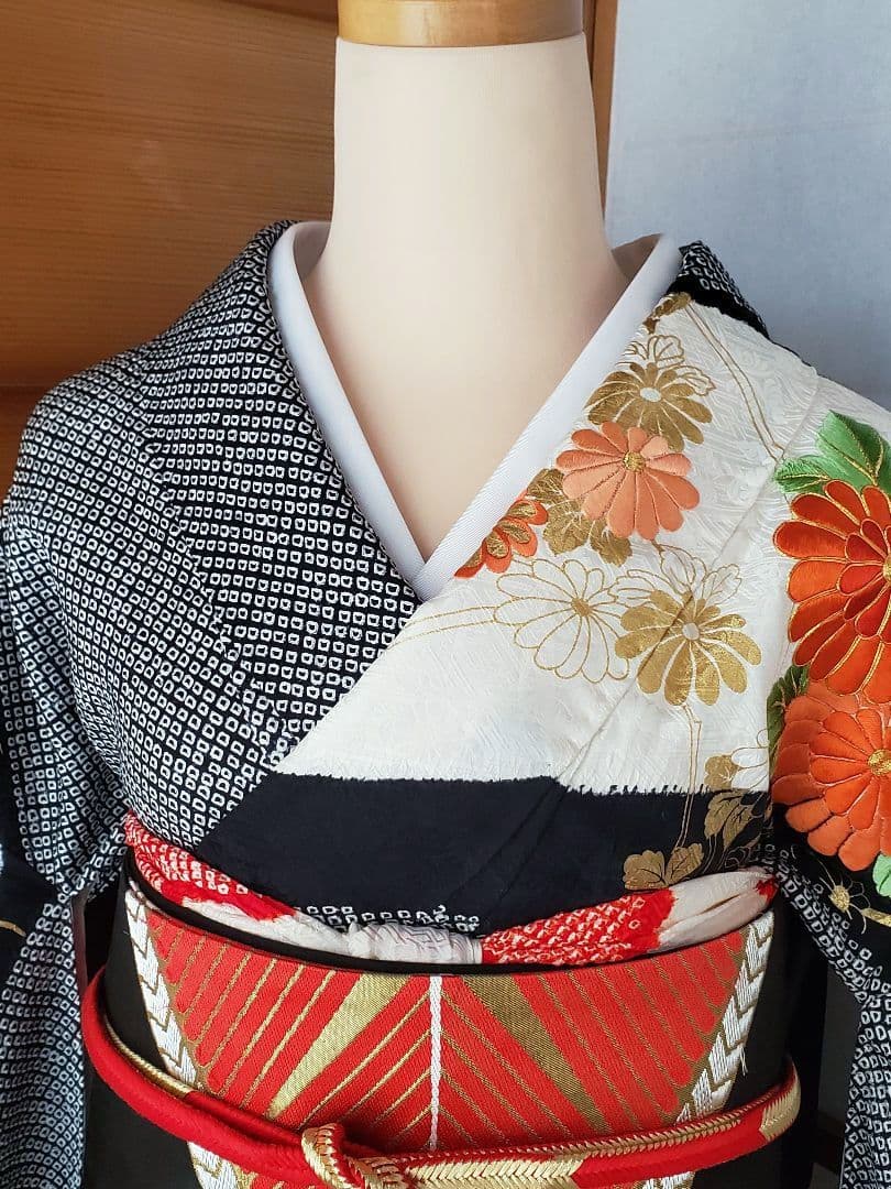 【レトロ調＊美品】振袖&襦袢セット　絞り　刺繍　黒　白　オレンジ　トールサイズ