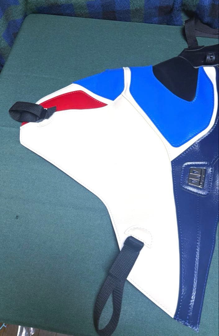 バグスター製タンクカバーアフリカツイン1100用