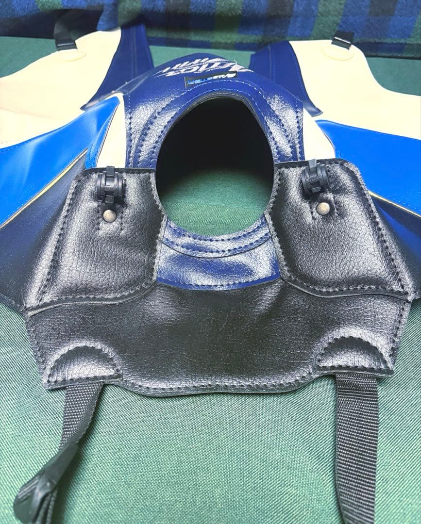 バグスター製タンクカバーアフリカツイン1100用