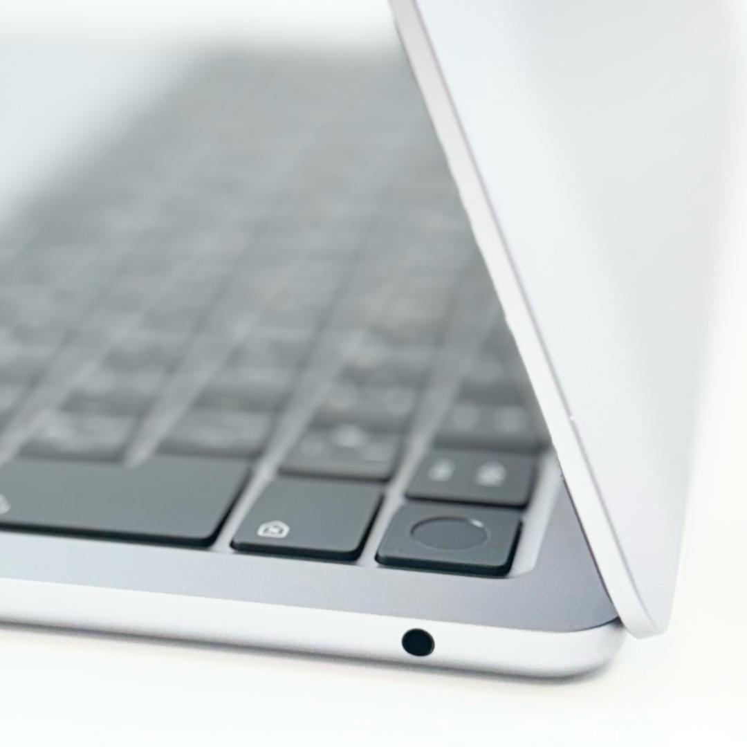 【極美品】MacBook Air M2 2022 13.6インチ A2681