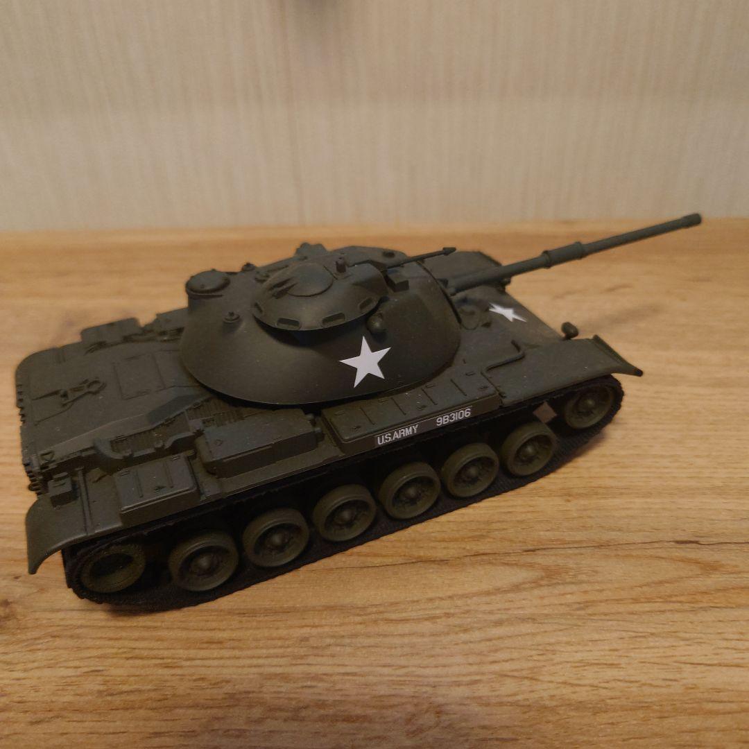 戦車と軍用トラックのミニチュアモデルセット おまけ付き