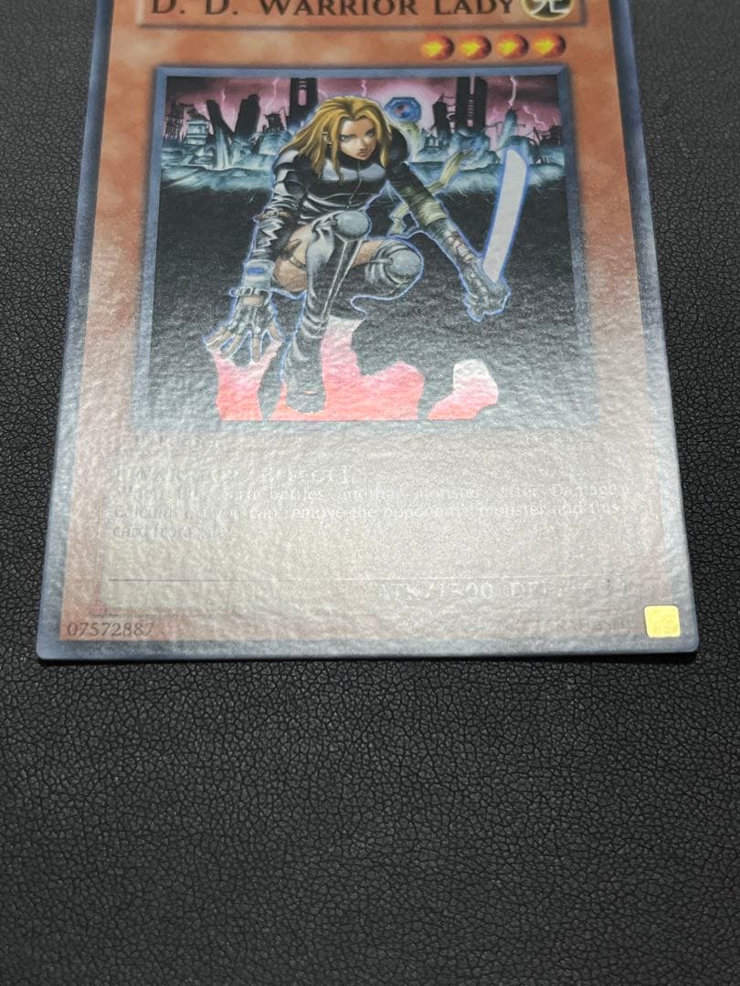 遊戯王 旧アジア版 異次元の女戦士 スーパーレア 1st DCR-027 英語