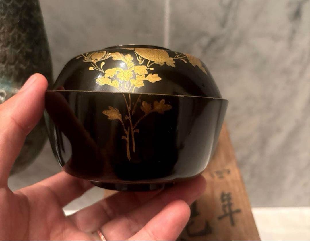 芸術的なお花、蝶々とふんだんに使われた金彩が美しい豪華絢爛な木製輪島漆塗お椀2客