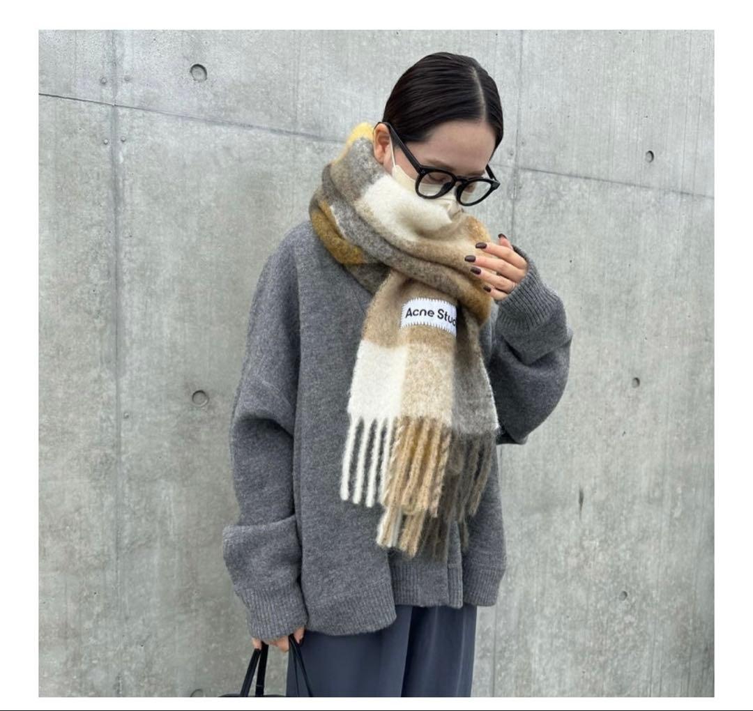 Acne Studios ベージュ系マフラー