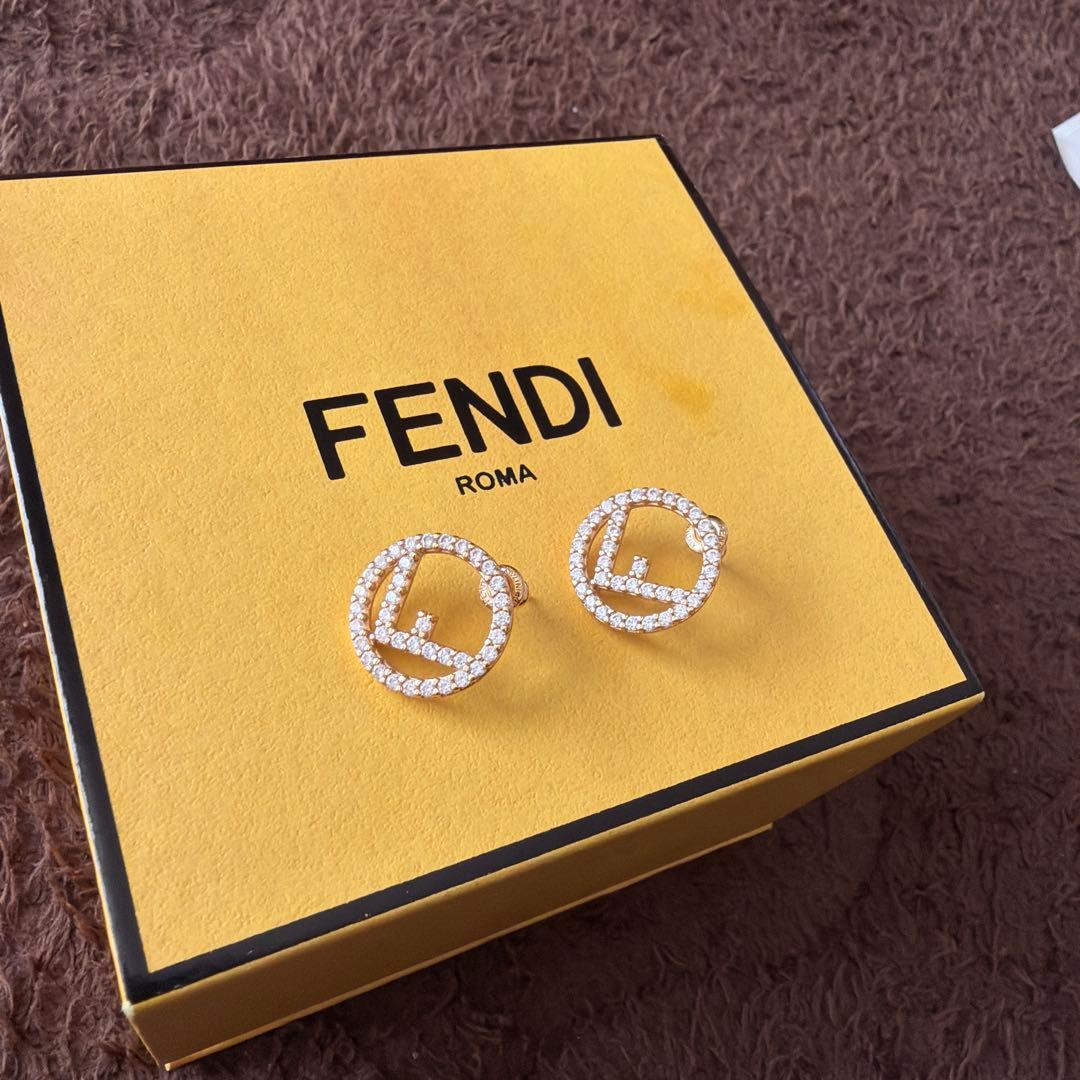 エフ　イズ　フェンディ　ピアス