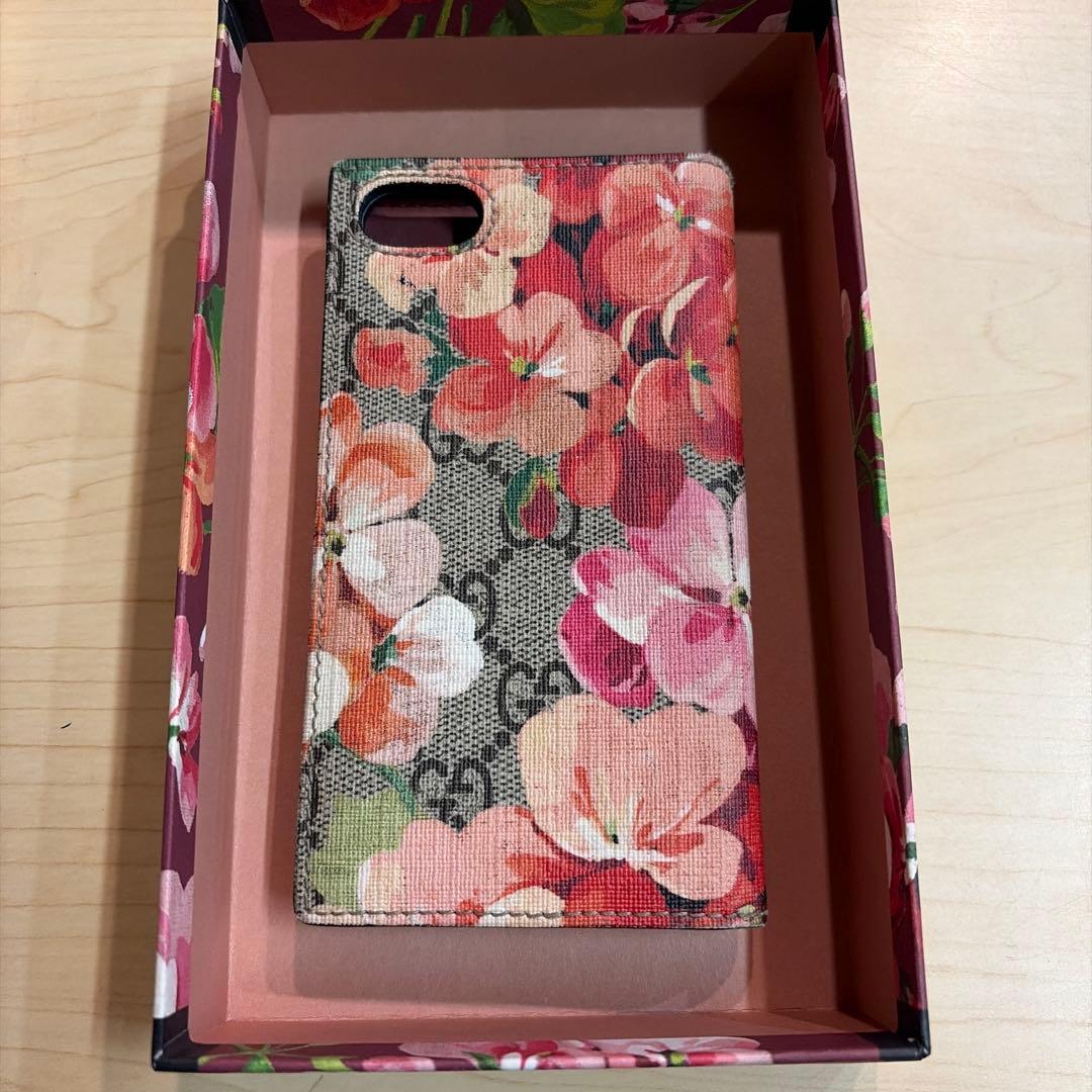 GUCCI グッチ GGスプリーム フローラ iPhone8ケース　手帳型箱あり