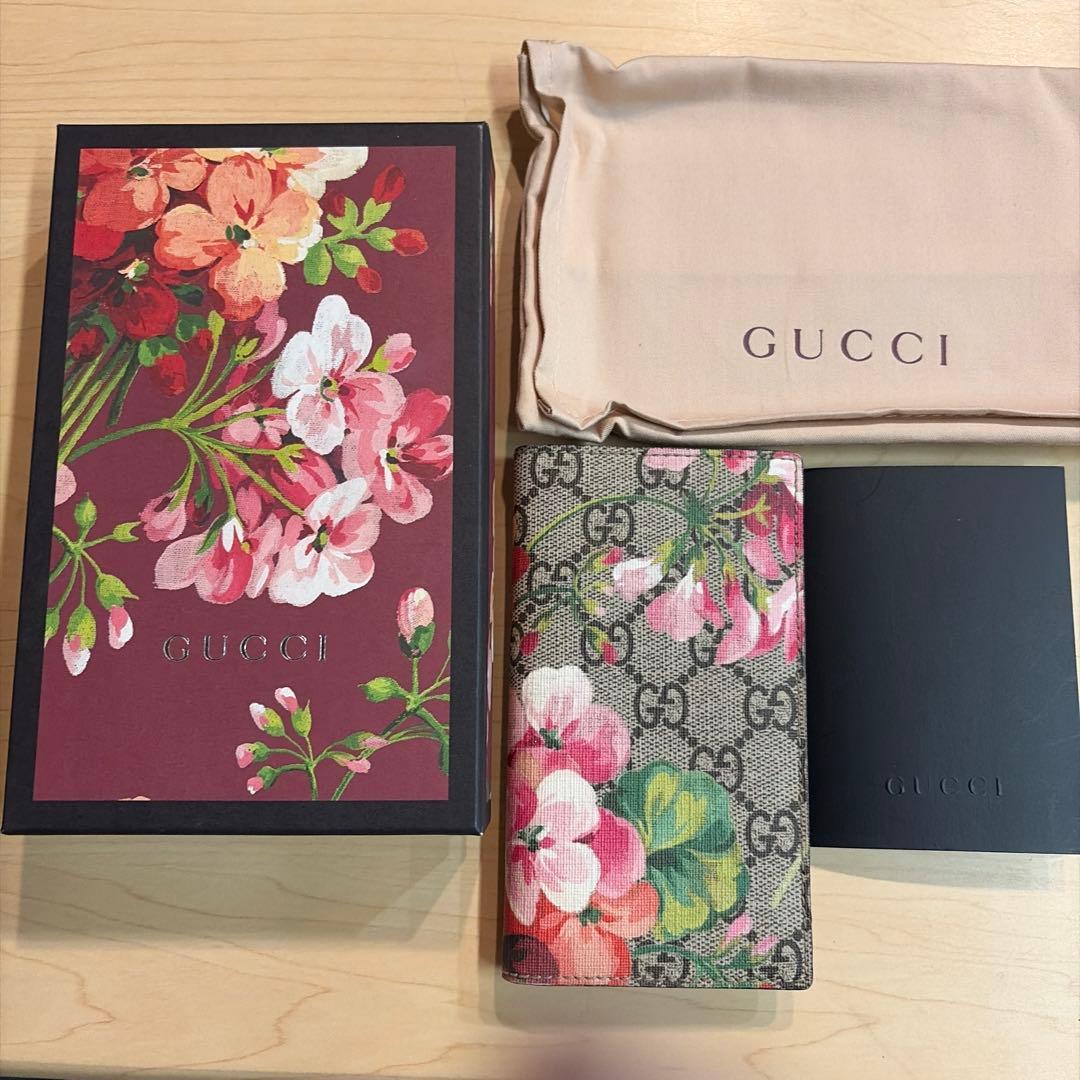 GUCCI グッチ GGスプリーム フローラ iPhone8ケース　手帳型箱あり