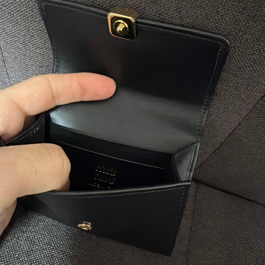miumiu プラダ　二つ折り財布　黒金具ゴールド新品未使用元値87000円