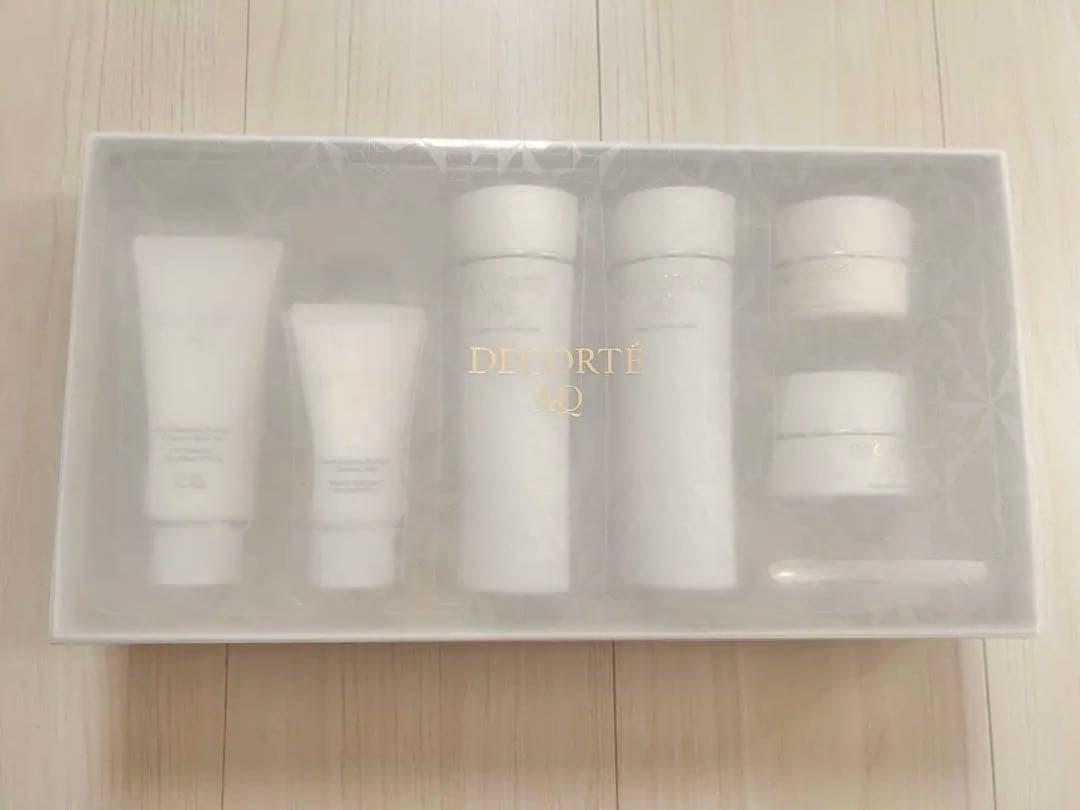 maru様　新品　コスメデコルテAQ ラディアンスコフレ