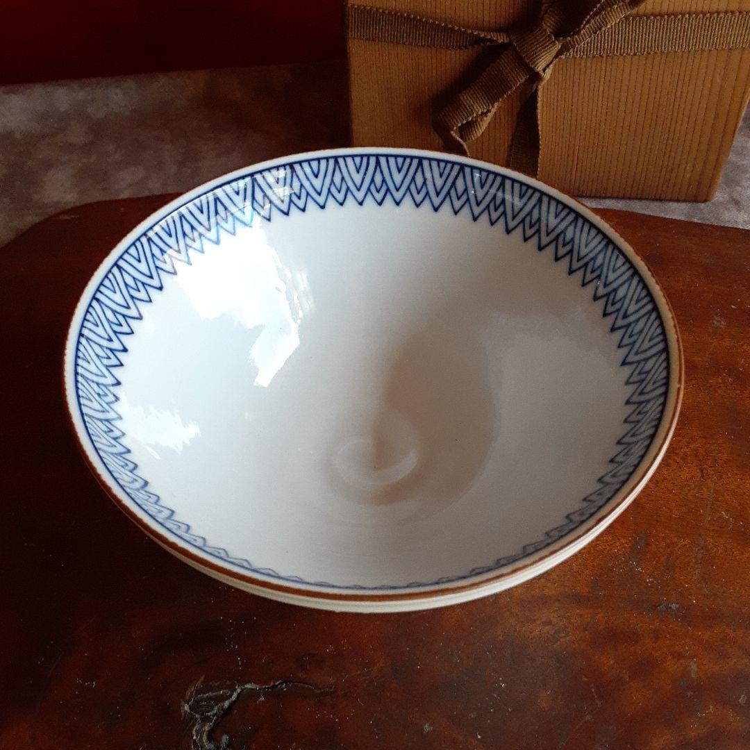 河本礫亭　抹茶茶碗　白盛唐草菊 S