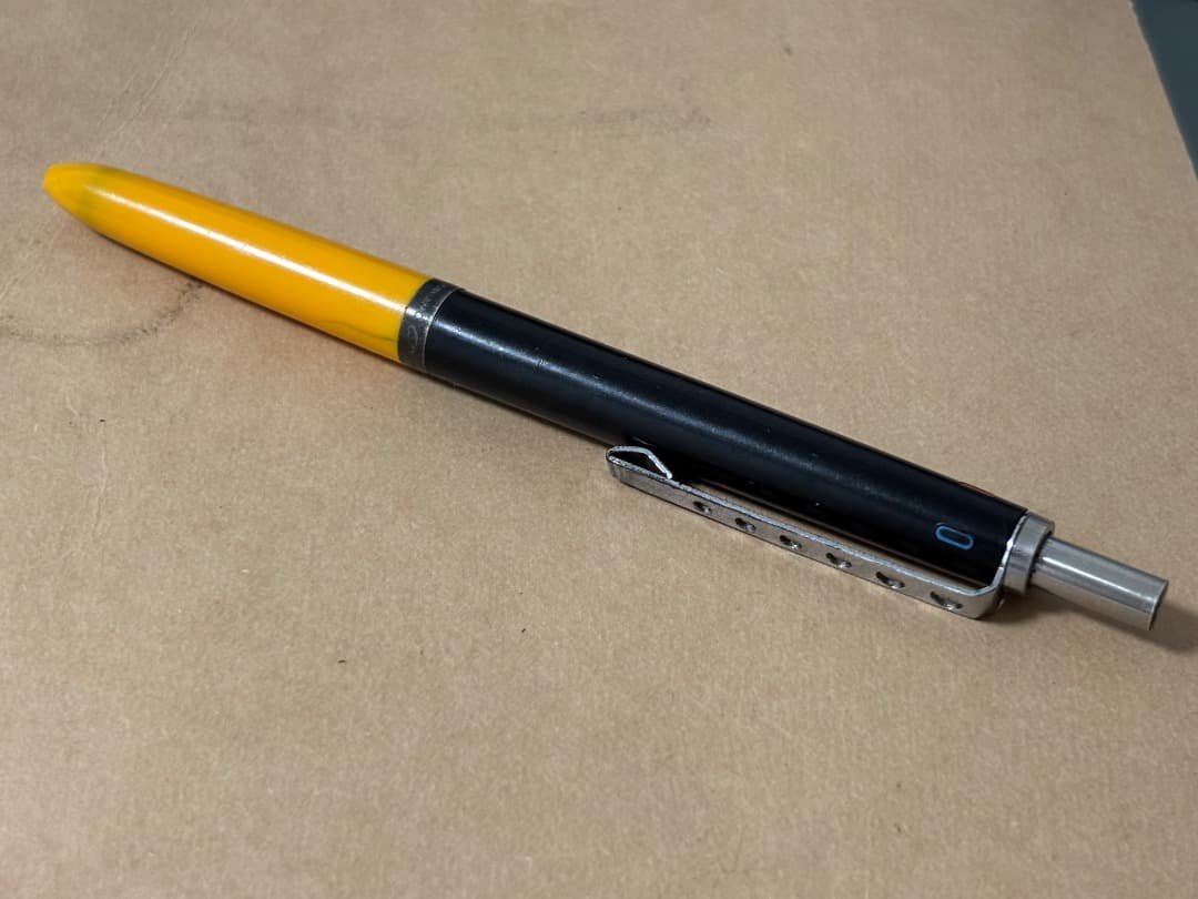 モンブラン　カレラ　4色ボールペン　振り子式