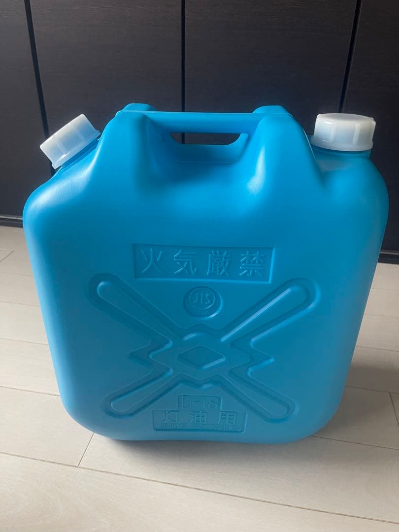 石油ストーブ 青い燃料タンク付き