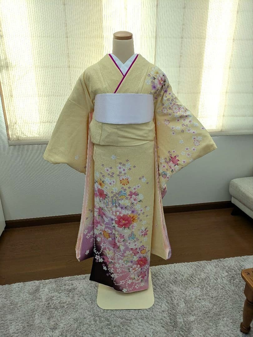 【値下げ】振袖 •長襦袢2点セット　 花柄 やさしい黄色　☆美品☆