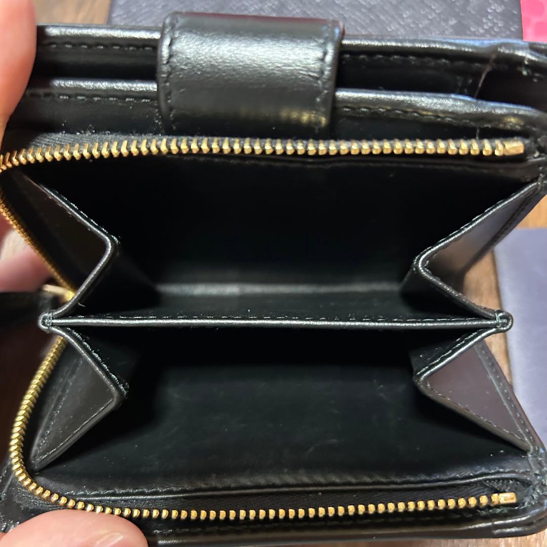 プラダ ロゴ トライアングルカット レザー 二つ折り財布 ブラック PRADA