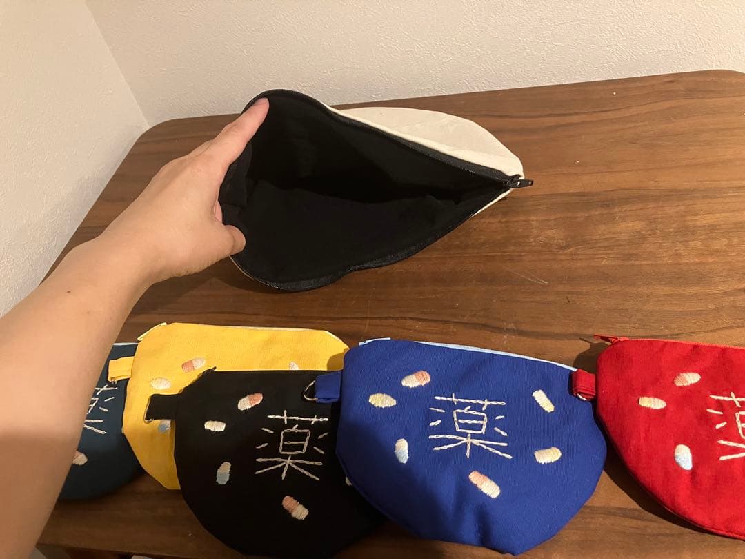 くちなし様　オーダー　お薬ポーチ　ハンドメイド　刺繍　両面　服薬管理　ファスナー