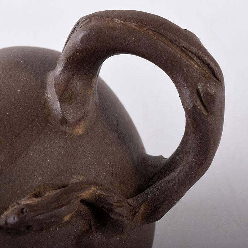 中国　紫砂　朱泥　栗鼠葡萄文　急須　茶壷　在銘　N　8162