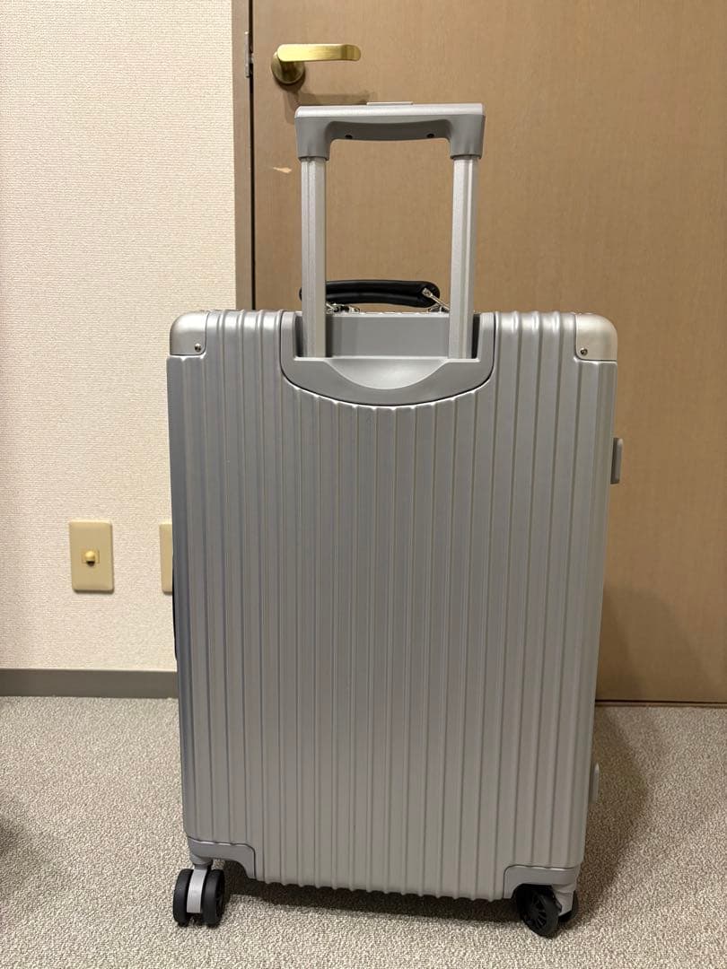 値下げ【新品】シルバーキャリーケース（Mサイズ）