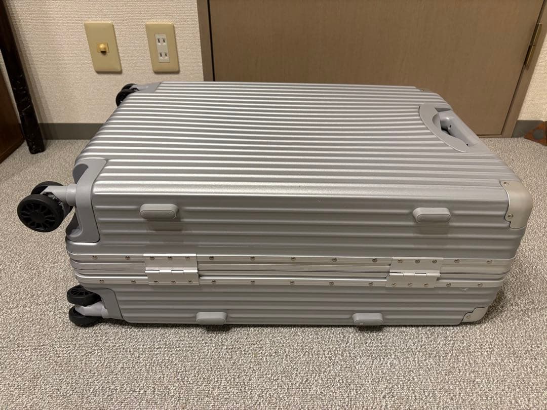 値下げ【新品】シルバーキャリーケース（Mサイズ）