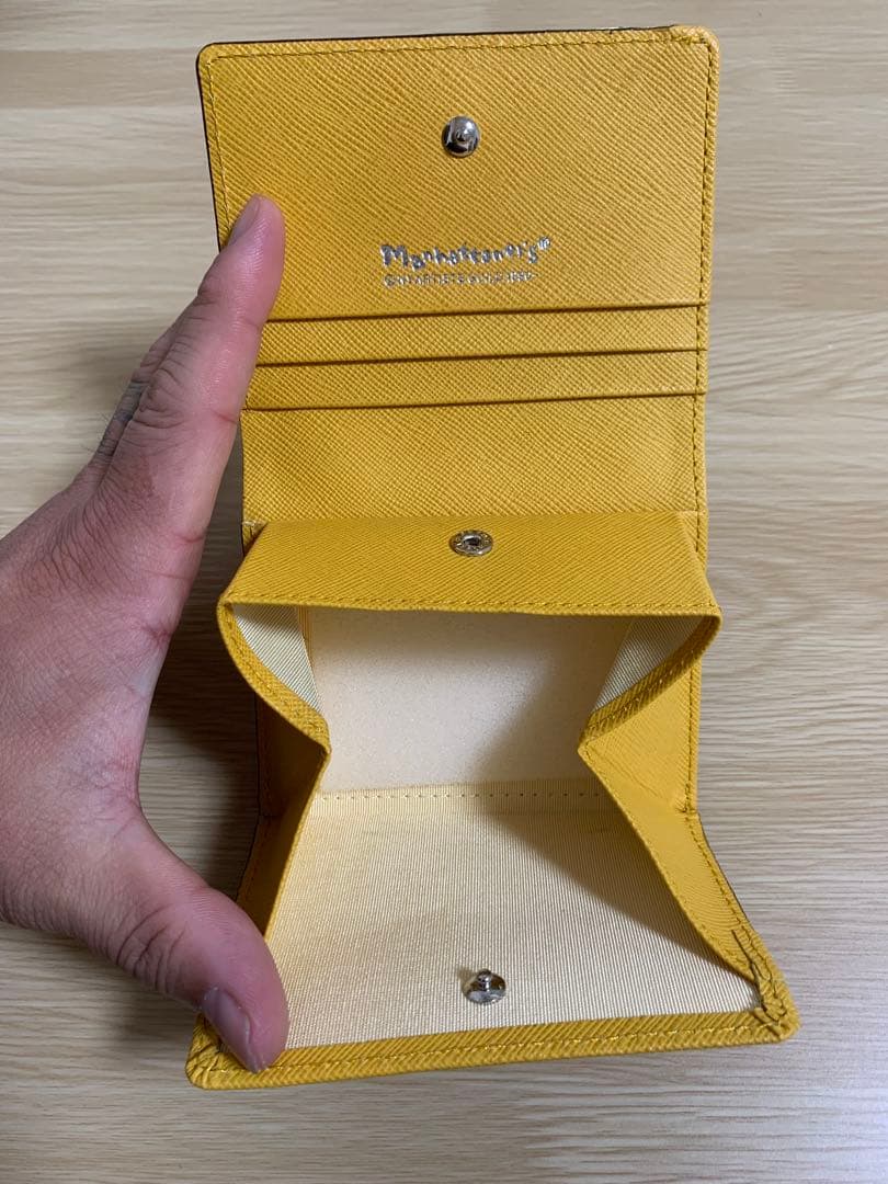 マンハッタナーズ　二つ折り財布