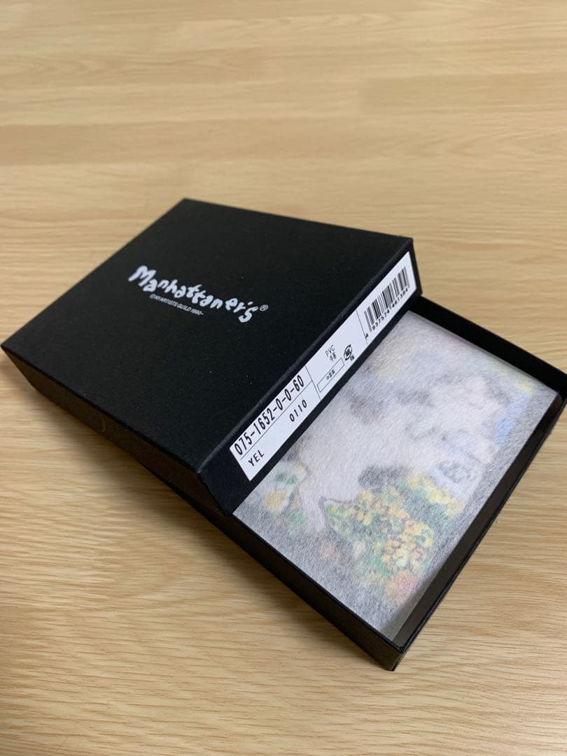 マンハッタナーズ　二つ折り財布