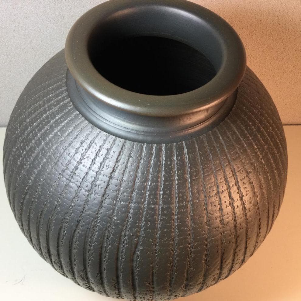 陶芸　手作り陶器　しのぎとびかんな柄壷