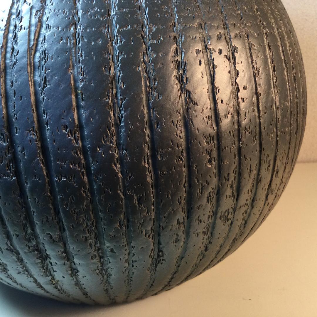 陶芸　手作り陶器　しのぎとびかんな柄壷