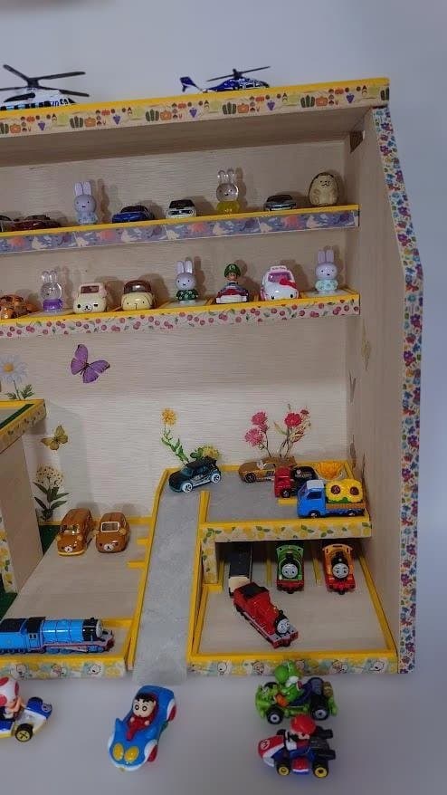 トミカ木製手作り駐車場（ビッグイエロ－）BY02