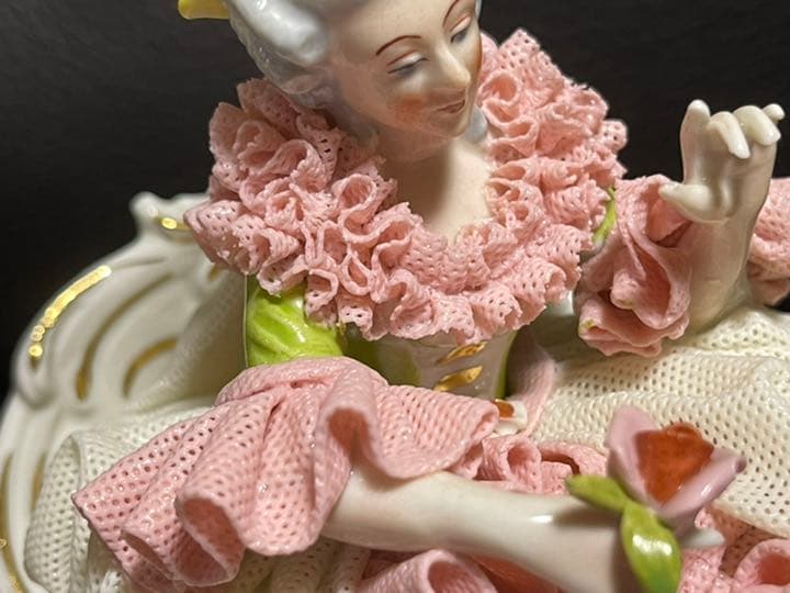 Dresden レース人形　花を愛でる貴婦人　大　アンティーク