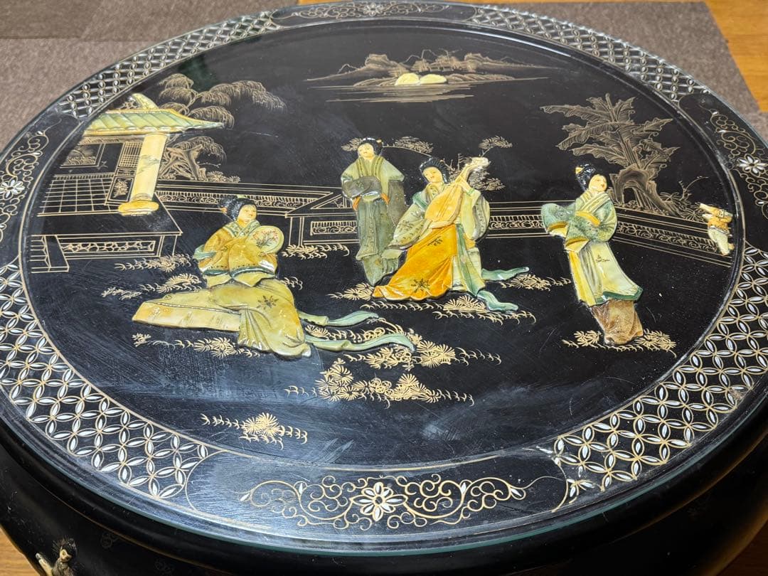 【国分寺】1月12日お渡し可能‼️中国　木彫り　ローテーブル椅子4脚付き