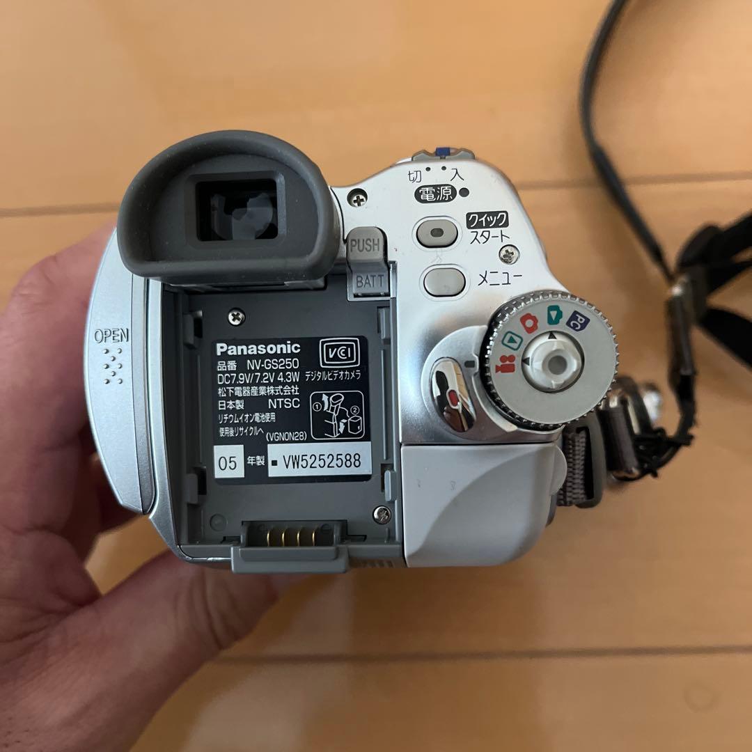 Panasonic NV-GS250 ビデオカメラ 3.1メガピクセル