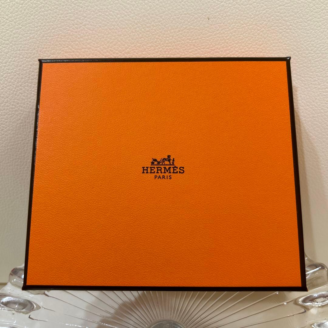 エルメス　財布　シルクインコンパクト　ゴールド